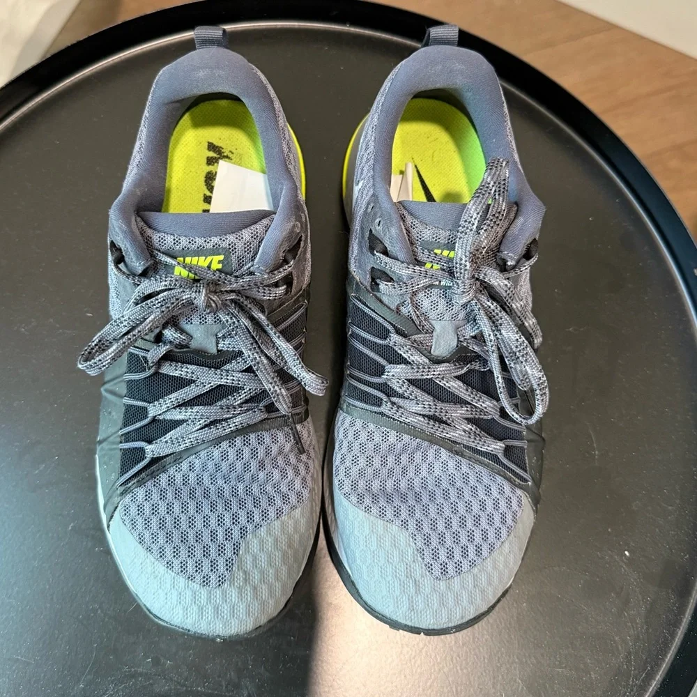 Nike lacing visibility neon